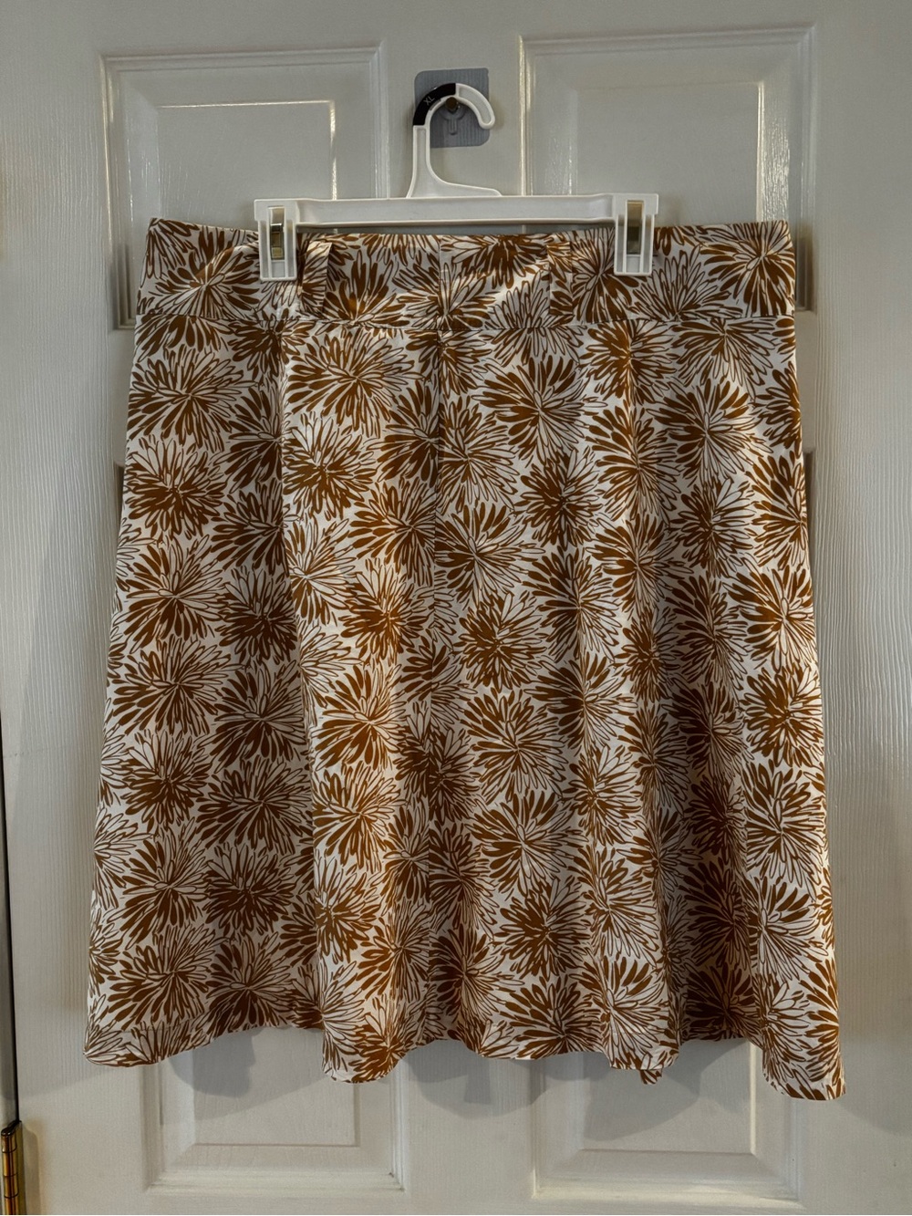 Lands' End White Skirt Size 16 with Brown Floral Burst Print